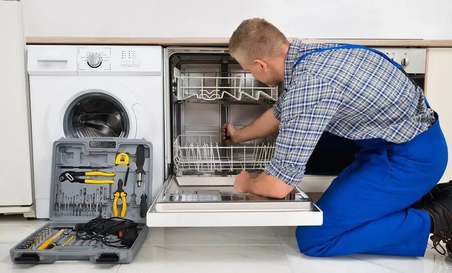 Güdül Beko servisi teknisyen ekibi beyaz eşya tamiri yaparken